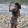 A atriz Fabíula Nascimento curtiu o fim da tarde desta quarta-feira, 26 de fevereiro de 2014, na praia da Barra da Tijuca, Zona Oeste do Rio de Janeiro