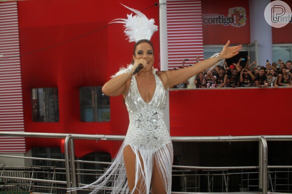 Ivete Sangalo abre primeiro dia de folia no circuito Barra/Ondina, no sábado, 1 de março de 2014, em Salvador, na Bahia