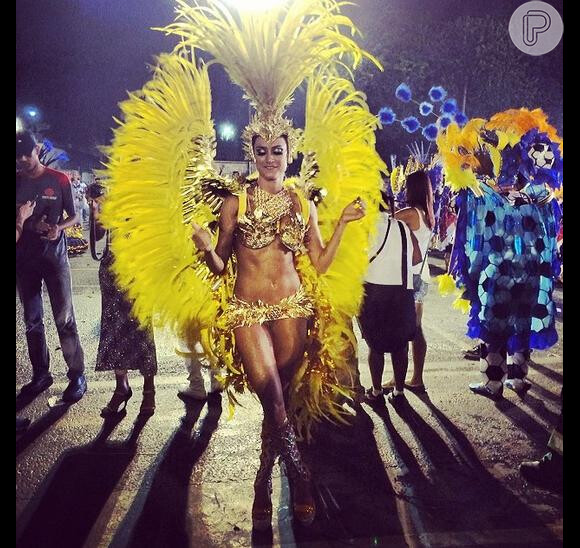 Thaila Ayala adorou a fantasia que usou no desfile da Gaviões da Fiel