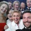 Jennifer Lawrence estava com outros atores na 'selfie' publicada por Ellen Degeneres na noite do Oscar. A fotografia foi compartilhada por mais de 2 milhões de usuários da rede social
