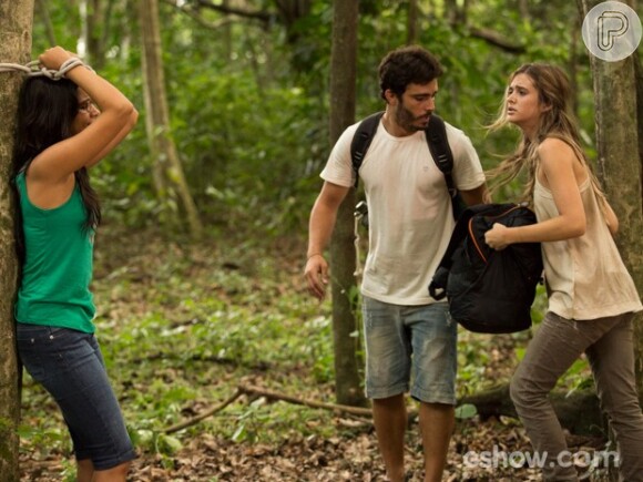 A fórmula de Marlon (Rodrigo Simas) está no pingente de Lili (Juliana Paiva), salva por William (Thiago Rodrigues), em 'Além do Horizonte'
