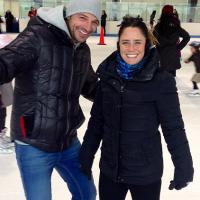 Fernanda Vasconcellos e Cássio Reis patinam no gelo em NY: 'Pulando Carnaval'