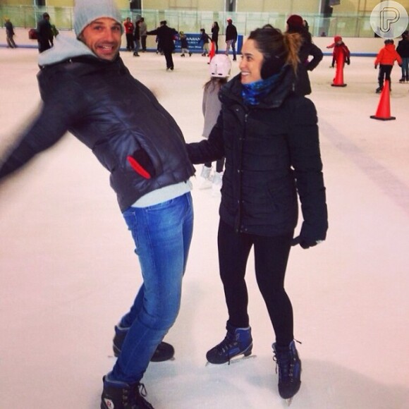 Fernanda Vasconcellos patina no gelo em Nova York com Cássio Reis