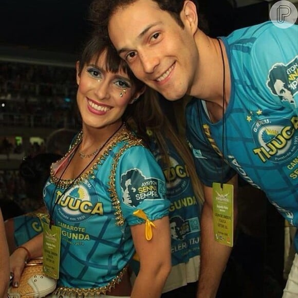 Bruno Senna posou na MarquÊs de Sapucaí com a irmã Paula Senna