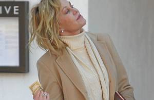 Melanie Griffith vai às compras depois de almoçar em Los Angeles, nos EUA