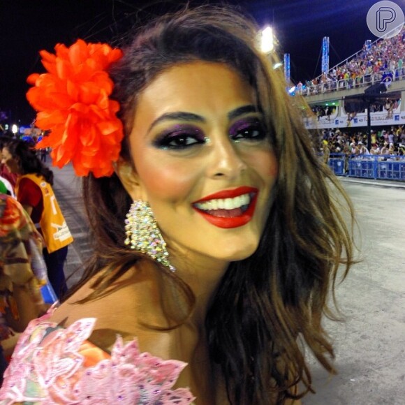 Juliana Paes foi convidada para ser rainha de bateria da Grande Rio, em 6 de março de 2014