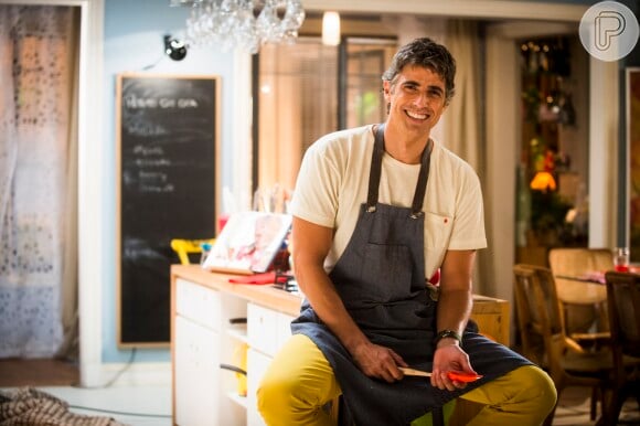 Na novela 'Em Família', Reynaldo Gianecchini é Cadu, o cozinheiro que tenta abrir o próprio restaurante