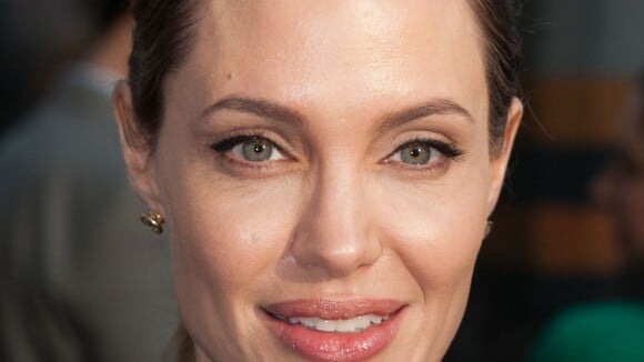 Após dupla mastectomia, Angelina Jolie terá que fazer outra cirurgia