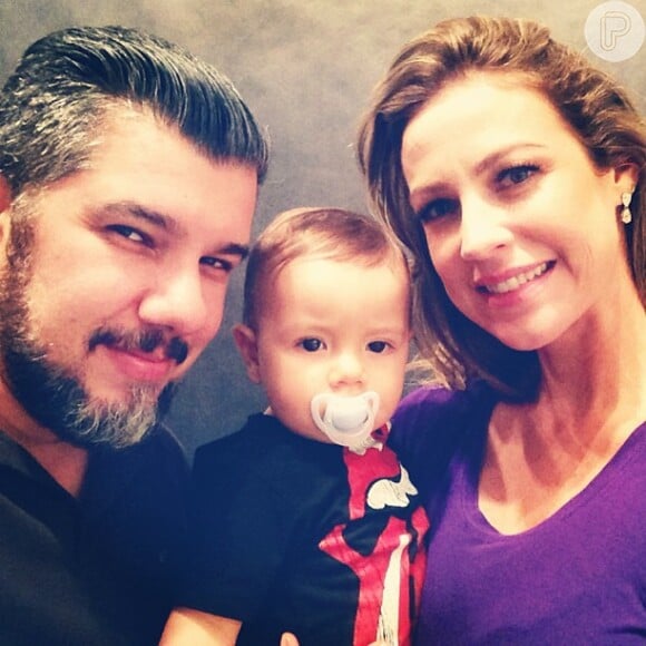 Ton Reis, Dom e Luana Piovani em foto postada no Twitter do maquiador, após a sessão de fotos, em janeiro de 2013