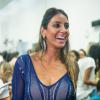 Flávia Sampaio, mulher de Eike Batista, usa look azul em festa