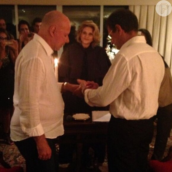 Gilberto Braga e Edgar Moura Brasil oficializam a união após 41 anos juntos, no Rio de Janeiro, em 22 de março de 2014