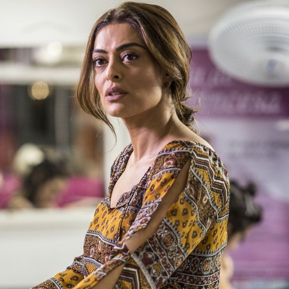 Bibi (Juliana Paes) vai subir ao morro para cuidar do cabelo da esposa de Sabiá (Jonathan Azevedo)