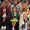 Em fevereiro, grávida dos gêmeos, Beyoncé e Jay-Z foram com a filha Blue Ivy a uma partida de basquete em Nova Orleans, nos EUA