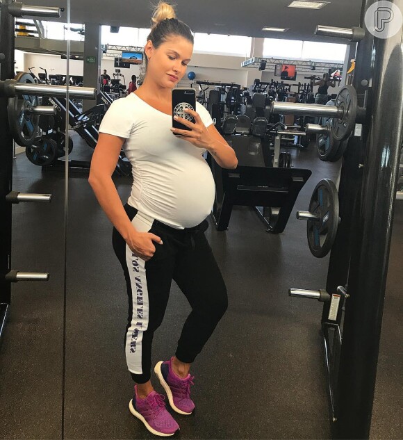 Andressa Suita, à espera de seu primeiro filho, exibiu sua rotina fitness nesta quarta-feira, 21 de junho de 2017