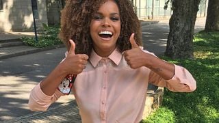 Jeniffer Nascimento ensina truque para ter cacho perfeito: 'Secador com peneira'