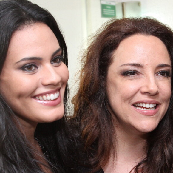 Ana Carolina revelou que está noiva de Letícia Lima