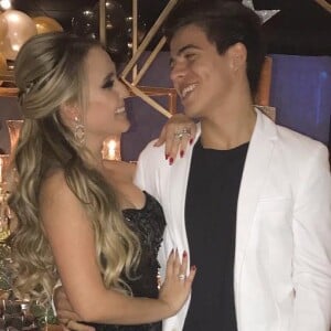 Larissa Manoela irá levar Thomaz Costa para passar férias com ela em Orlando, nos Estados Unidos