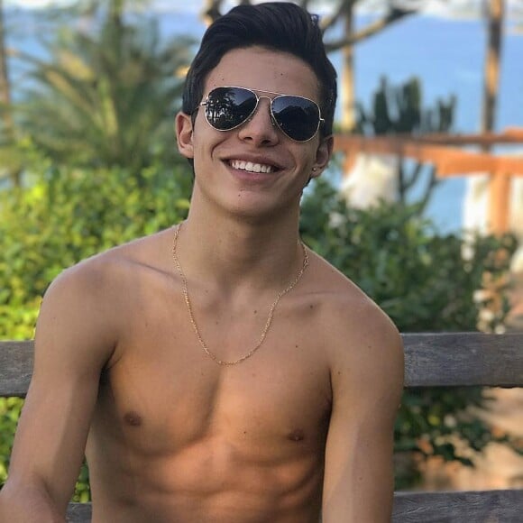 Thomaz Costa tem 17 anos e Larissa Manoela 16