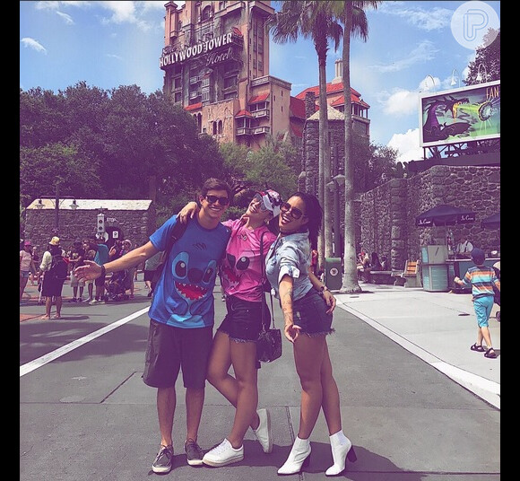 Vivian e Manoel, do 'BBB17', se encontraram com Mayara Motti nos parques da Disney