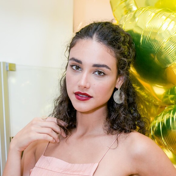 Débora Nascimento revelou no 'Vai Fernandinha' que quase teve anorexia