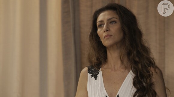 Irene (Débora Falabella) exige que Eugênio (Dan Stulbach) conte quem é sua amante, após descobrir que está sendo traída, na novela 'A Força do Querer'