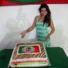 Laryssa Dias, a Waleska de "Salve Jorge", comemora 30 anos na Grande Rio, em Caxias, na baixada do Rio de Janeiro e ganha bolo de aniversário da escola, em 20 de janeiro de 2013