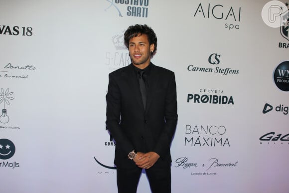 Neymar, após término com Bruna Marquezine, recebeu amigos famosos em seu leilão beneficente