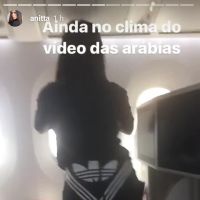 Anitta faz dança sensual no avião após clipe no Marrocos: 'No clima das arábias'