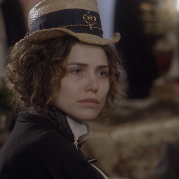 Leopoldina (Leticia Colin) decide presidir reunião com os representantes das províncias no lugar do marido, em 23 de junho de 2017, na novela 'Novo Mundo'