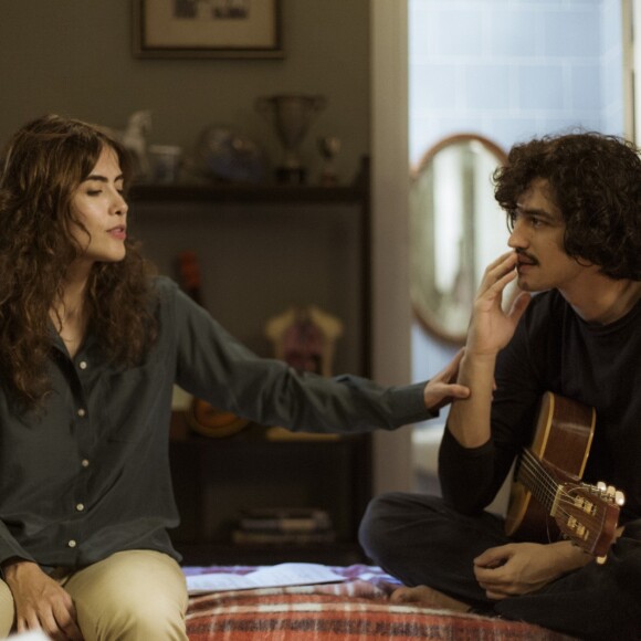 Com a crise no casamento de Rimena (Maria Casadevall), Gustavo (Gabriel Leone) acaba se interessando pela cunhada na supersérie 'Os Dias Eram Assim'