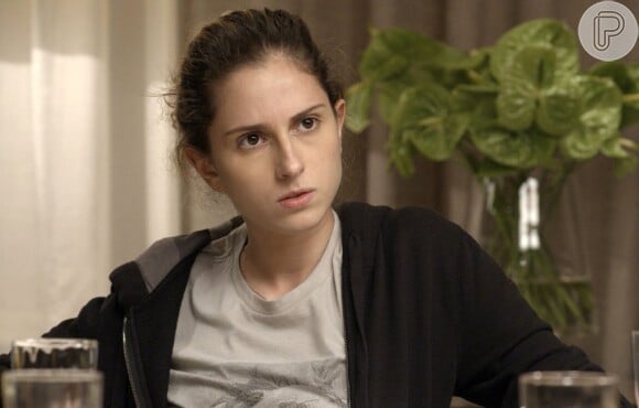 Ivana (Carol Duarte) é chamada de 'garoto' por Nonato (Silvero Pereira), na novela 'A Força do Querer'