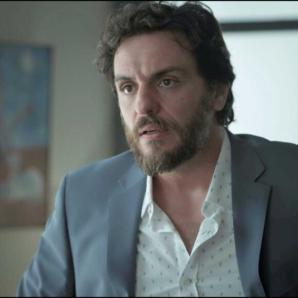 Caio (Rodrigo Lombardi) descobre que Bibi (Juliana Paes) fugiu com Rubinho (Emílio Dantas) e abandona o caso do traficante, na novela 'A Força do Querer'