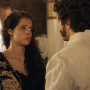 Leopoldina (Letícia Colin) diz a Dom Pedro (Caio Castro) que está grávida e ele logo conta a Domitila (Agatha Moreira), no capítulo que vai ao ar quarta-feria, dia 05 de julho de2 017, na novela 'Novo Mundo'