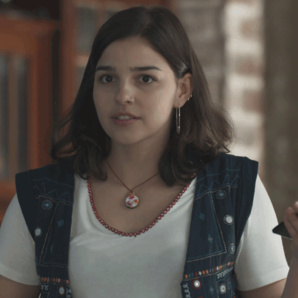 Keyla (Gabriela Medvedovski) volta a procurar Deco (Pablo Morais) e troca e-mails com o rapaz, na novela 'Malhação - Viva a Diferença'