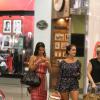 Bruna Marquezine aposta em vestido longo para ir a shopping da Barra da Tijuca, no Rio