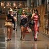 Bruna Marquezine passeia em shopping no Rio de Janeiro