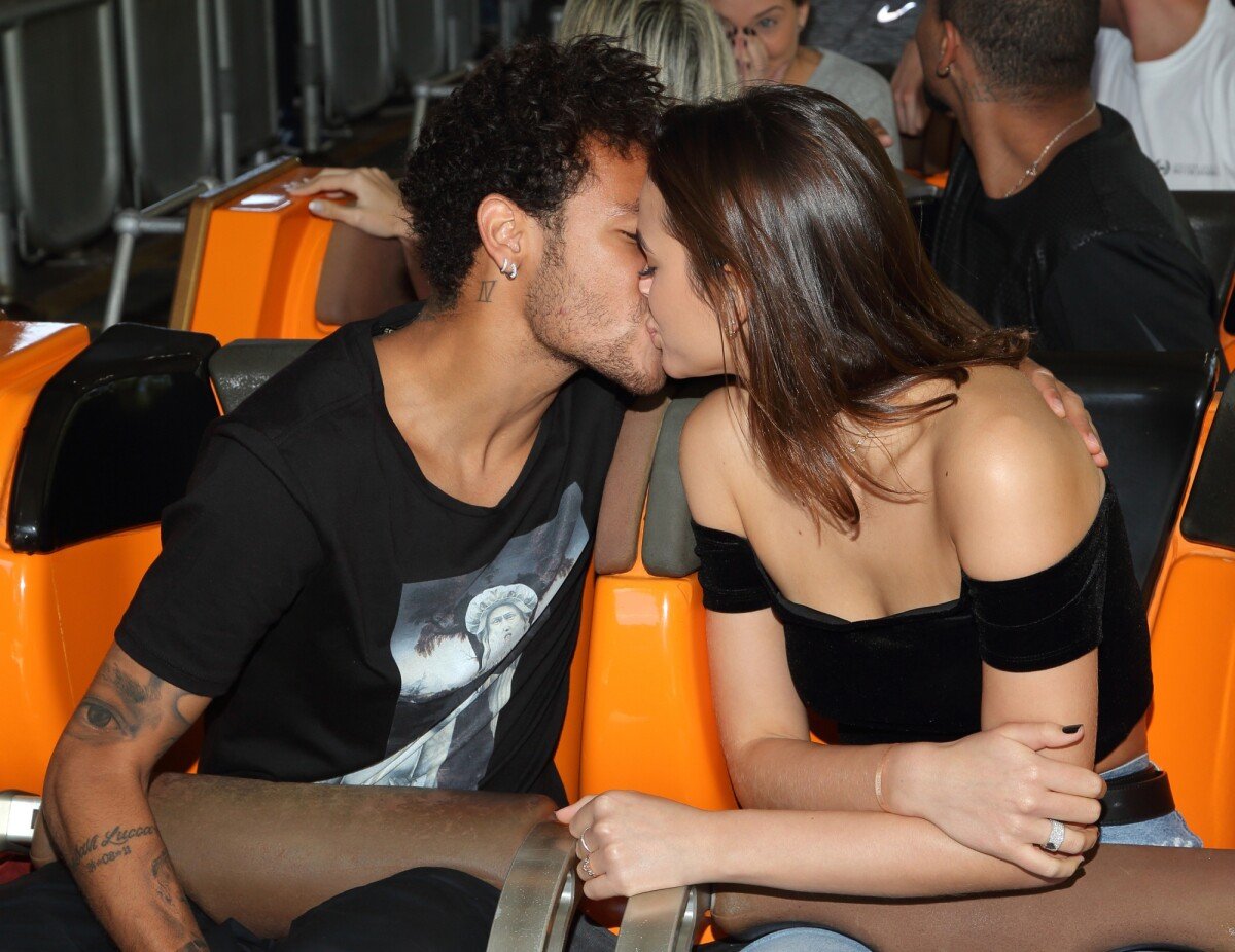 Foto: Neymar e Bruna Marquezine estavam juntos há quase um ano e,  recentemente, se divertiram em parque especializado em montanhas russas -  Purepeople