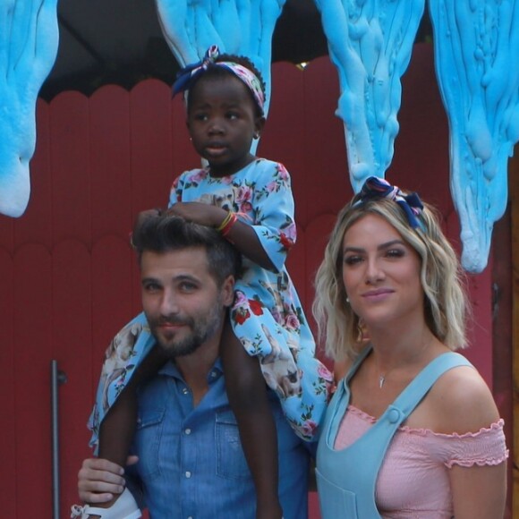 Bruno Gagliasso e Giovanna Ewbank receberam vários amigos famosos na festa de 4 anos de Títi