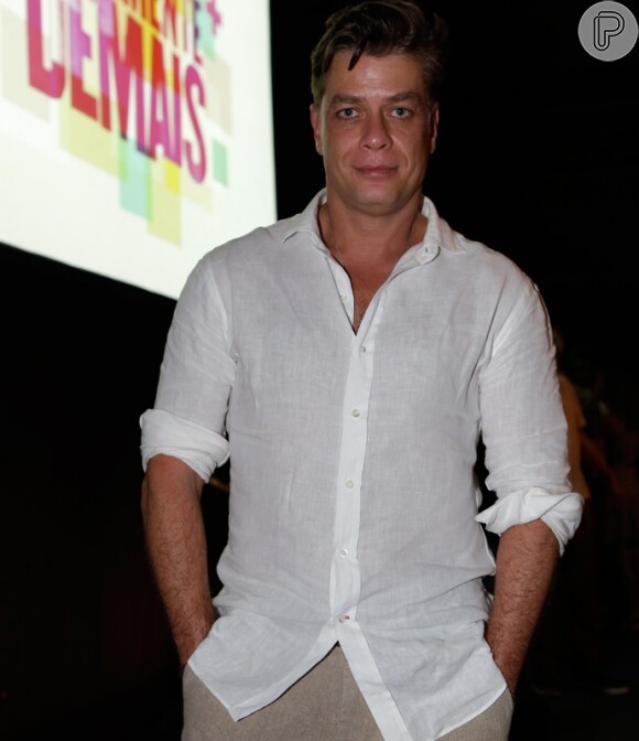 Fabio Assunção sofreu acidentes domésticos na época das gravações da novela 'Totalmente Demais' e precisou operar mão e pé