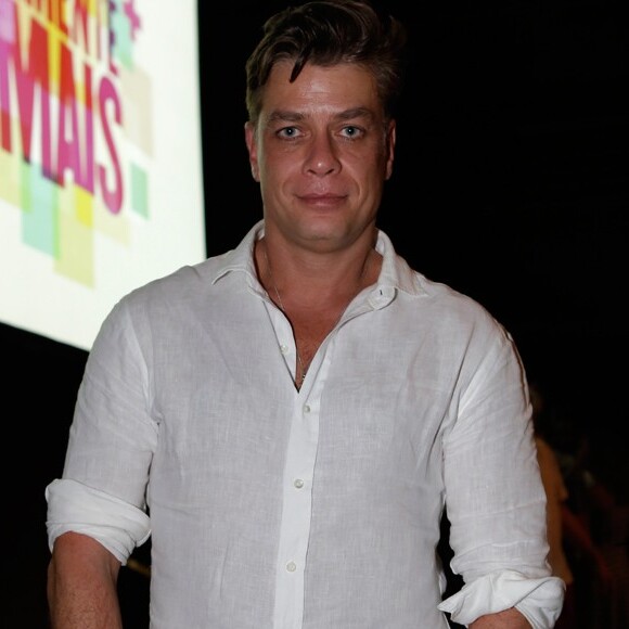 Fabio Assunção sofreu acidentes domésticos na época das gravações da novela 'Totalmente Demais' e precisou operar mão e pé