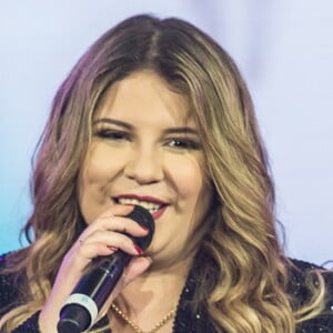 Marília Mendonça doou R$ 100 mil para instituição de caridade durante show em Campina Grande, na Paraíba