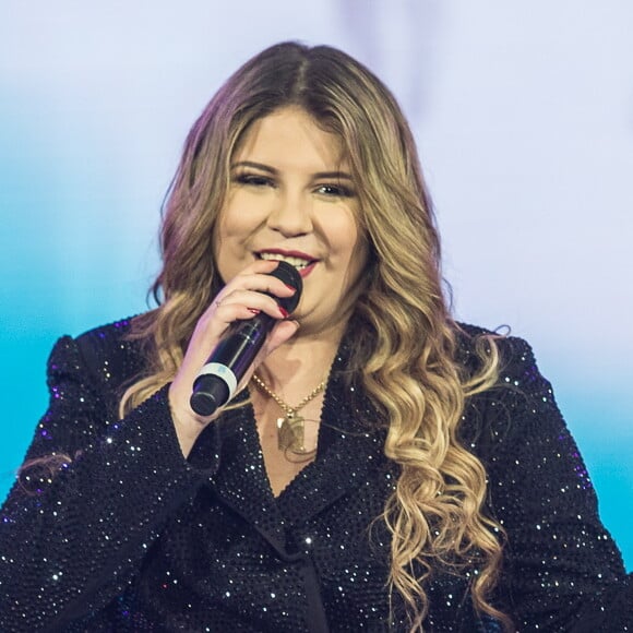 Marília Mendonça doou R$ 100 mil para instituição de caridade durante show em Campina Grande, na Paraíba