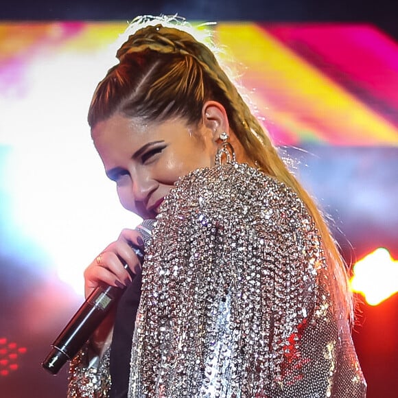 Marília Mendonça rebateu a fala de Elba Ramalho: 'Vai ter sertanejo no São João sim, viu? Porque quem quer é o público'