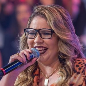 Marília Mendonça doou R$ 100 mil para instituição de caridade durante show de São João em Campina Grande, na noite deste sábado, 24 de junho de 2017