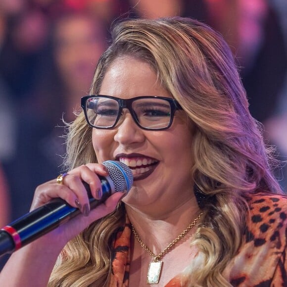 Marília Mendonça doou R$ 100 mil para instituição de caridade durante show de São João em Campina Grande, na noite deste sábado, 24 de junho de 2017