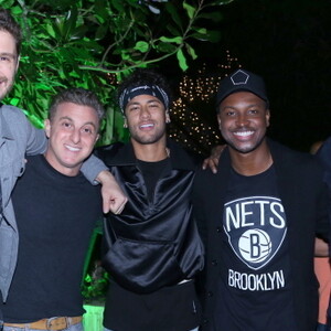Neymar, Luciano Huck, Thiaguinho e Rafael Zulu se encontraram na festa de Bruninho