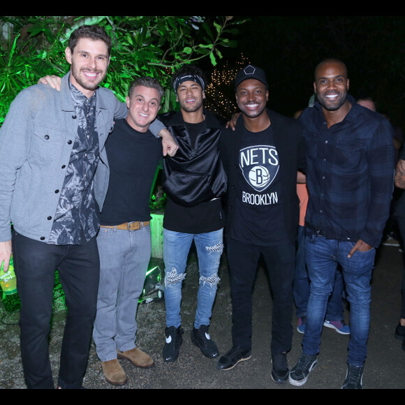Neymar, Luciano Huck, Thiaguinho e Rafael Zulu se encontraram na festa de Bruninho