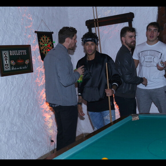 Neymar tem aproveitado sua passagem pelo Brasil e se divertido em vários momentos