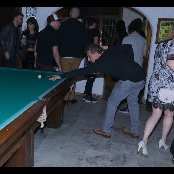 Luciano Huck também mostrou que leva jeito na sinuca