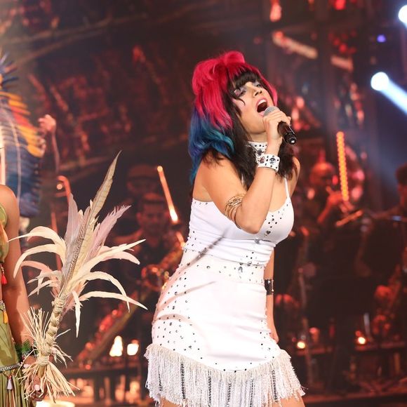 Faustão saiu em defesa de Emanuelle Araújo e disse que, apesar de atuar, a artista tem carreira sólida na música